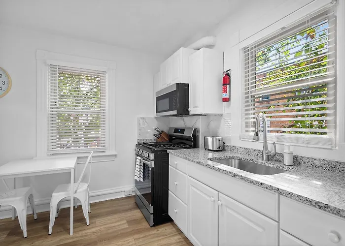 Homestay Shadyside 3a Bright And Stylish Private Bedroom With Shared Bathroom Pittsburgh