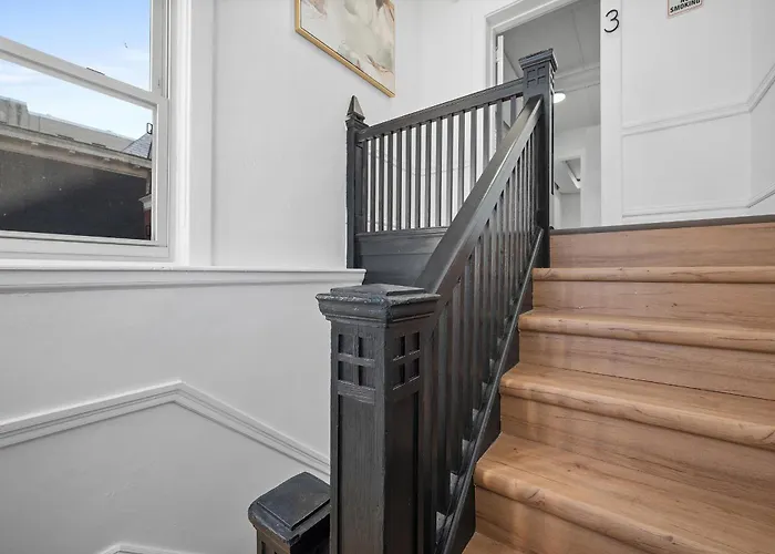 Shadyside 3a Bright And Stylish Private Bedroom With Shared Bathroom Homestay *