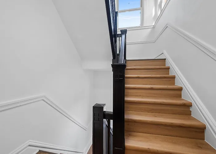 Shadyside 3a Bright And Stylish Private Bedroom With Shared Bathroom Homestay